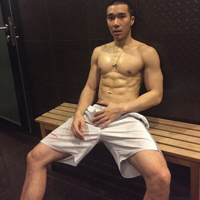 ผู้ชายตัวเมือกมาอีกแล้ว 1,719