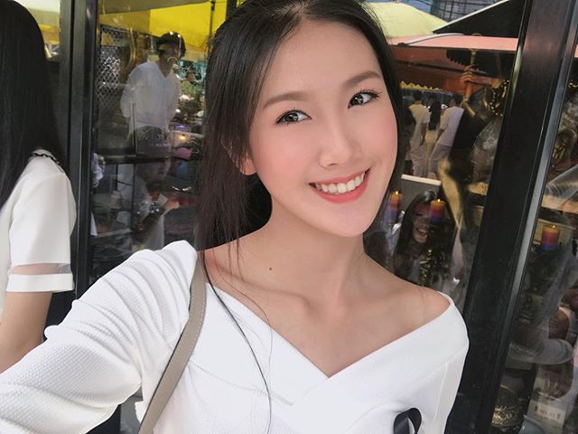 "นีน่า นิชนารถ" สาวหน้าใสยิ้มสวยวัย 16!