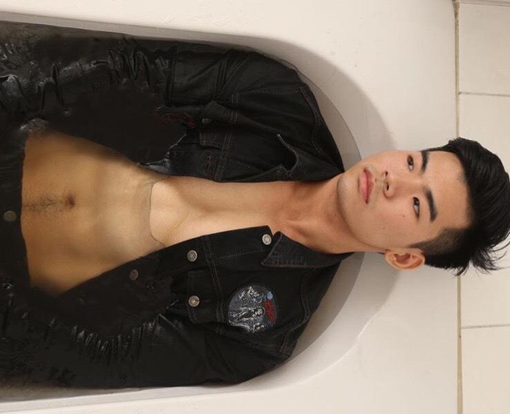หนุ่มหล่อ✦cute boy✦ดีต่อใจ❥233 (อายุ 19 กล้ามแน่นขนาดนี้)