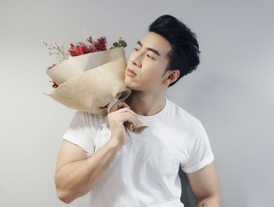 พี่โย่งสูงยาวเข่าใหญ่