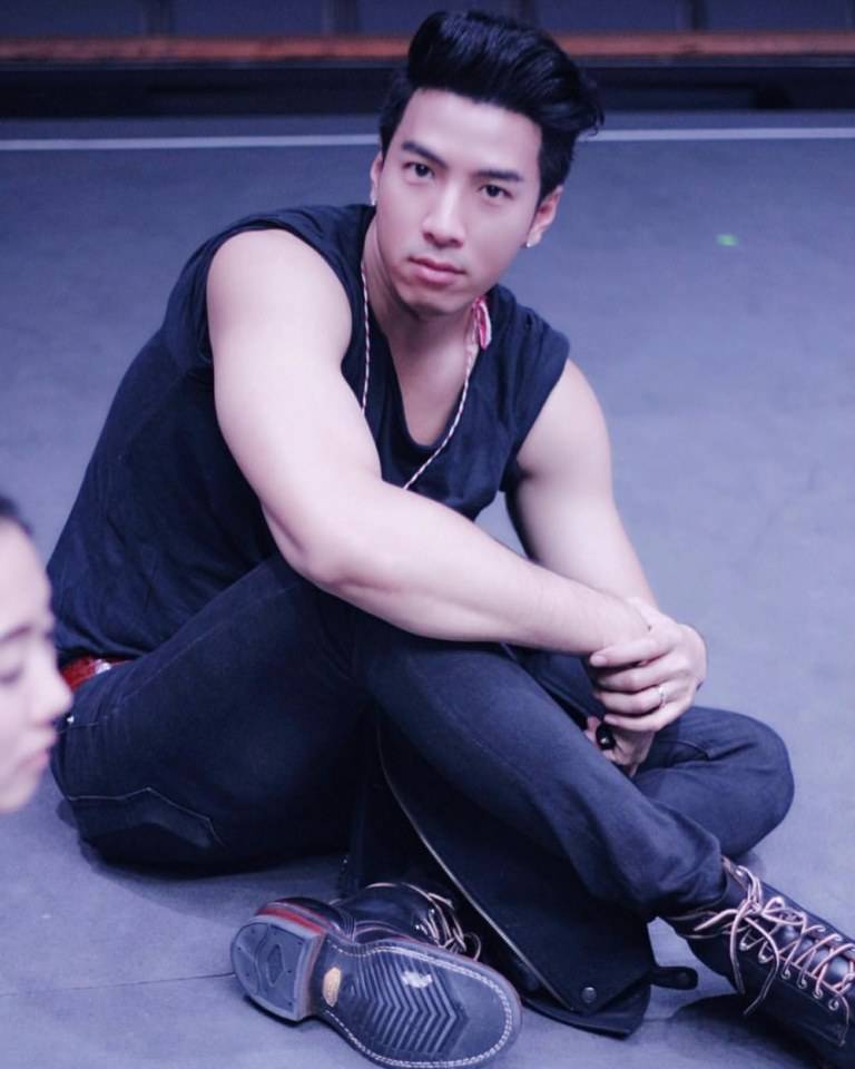พี่โย่งสูงยาวเข่าใหญ่
