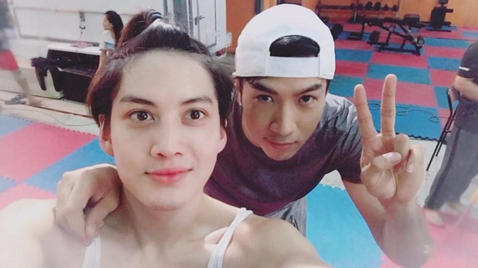 พี่โย่งสูงยาวเข่าใหญ่