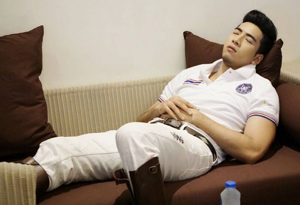 พี่โย่งสูงยาวเข่าใหญ่