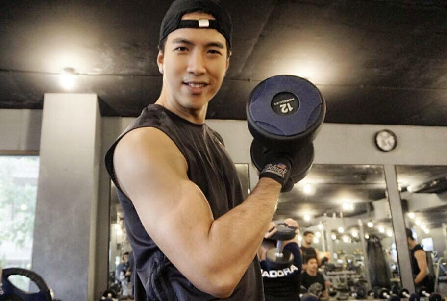 พี่โย่งสูงยาวเข่าใหญ่