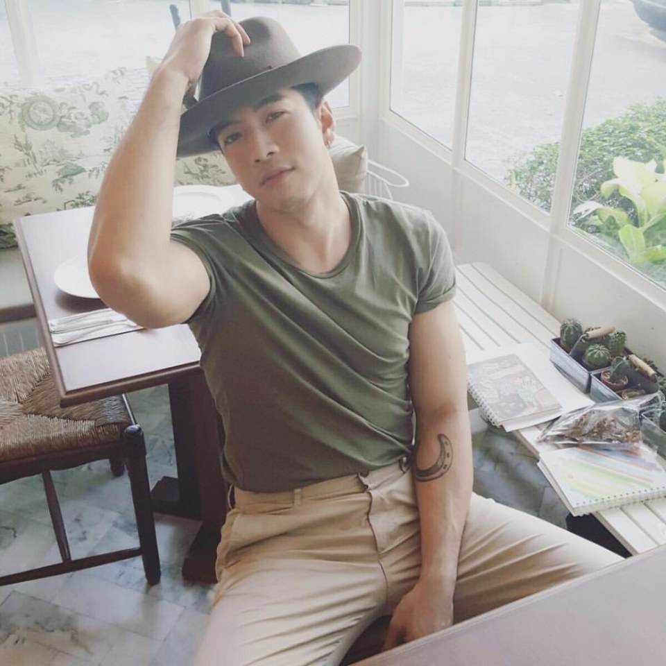 พี่โย่งสูงยาวเข่าใหญ่