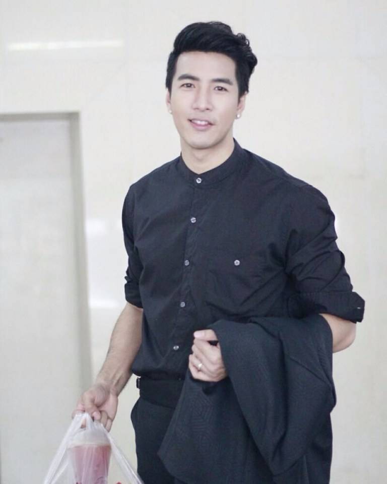 พี่โย่งสูงยาวเข่าใหญ่