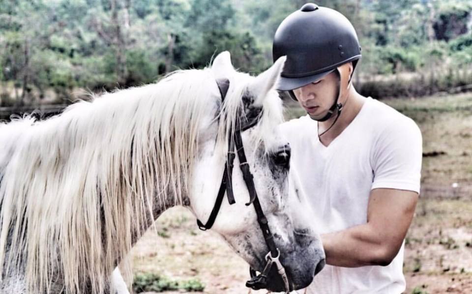 พี่โย่งสูงยาวเข่าใหญ่