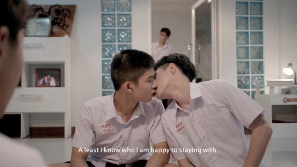 ตรงกลางระหว่างรัก 25 พฤษภาคมนี้