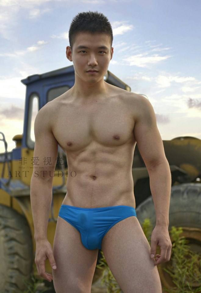 hot male 75 (18+)
