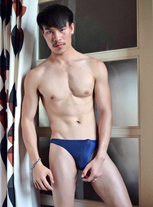 hot male 75 (18+)