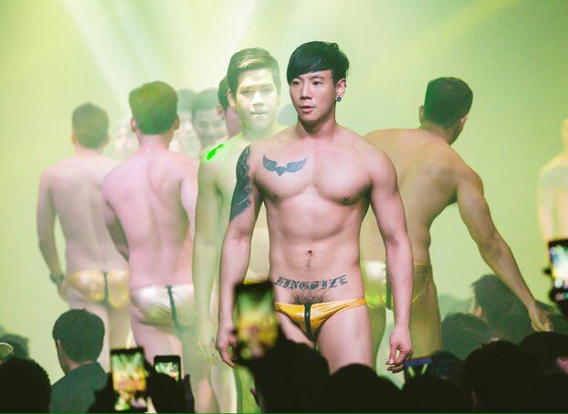 hot male 75 (18+)