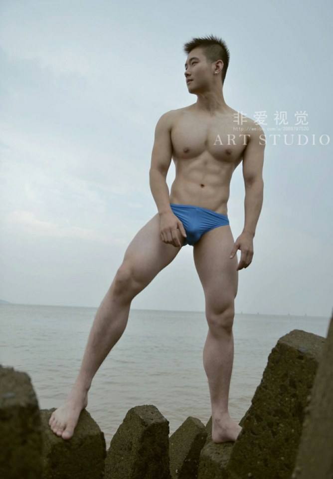 hot male 75 (18+)