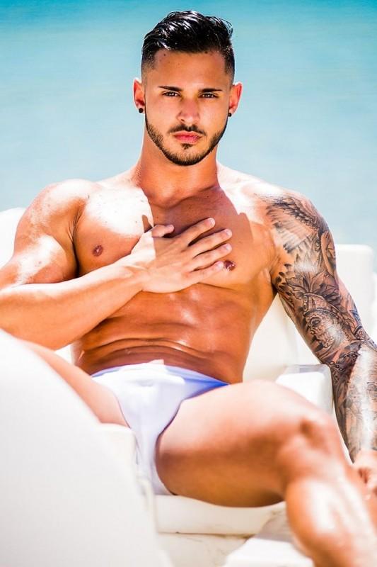 hot male 76 (18+)