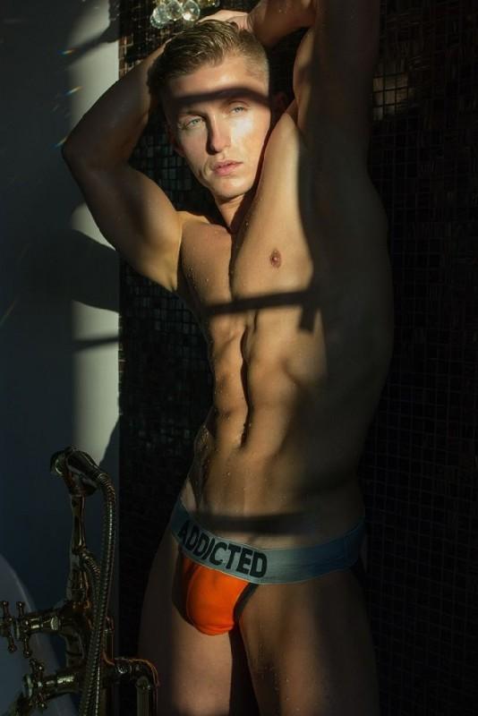 hot male 76 (18+)