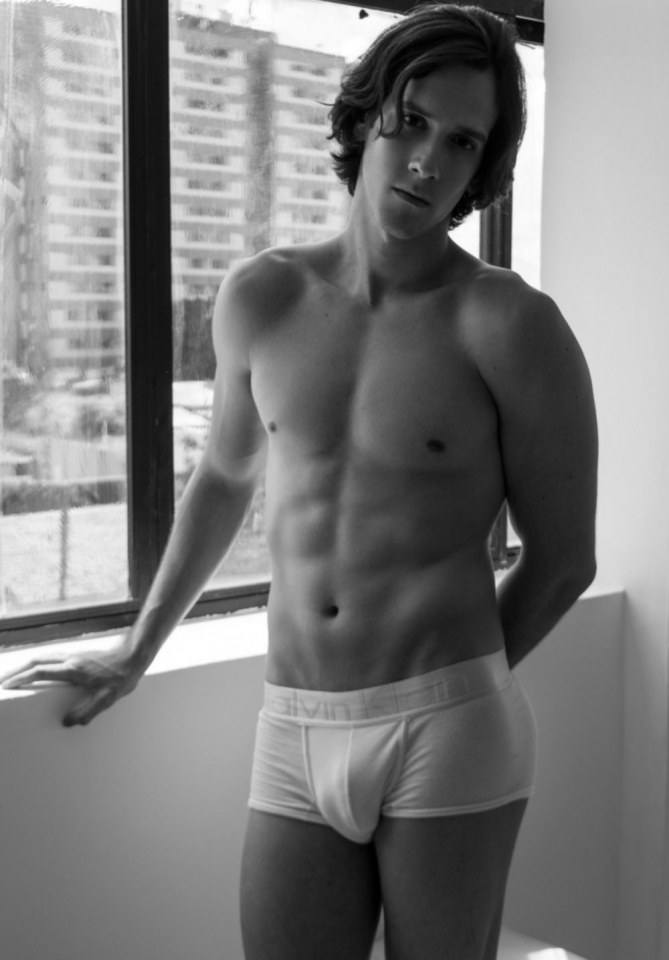 hot male 76 (18+)