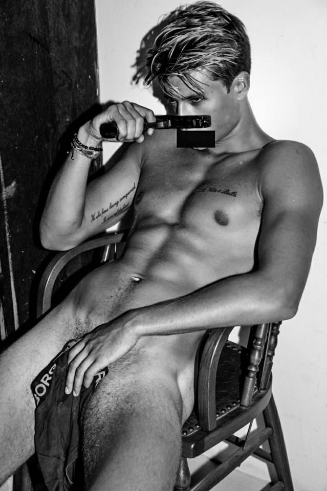 hot male 76 (18+)