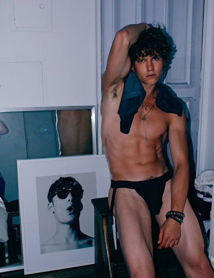 hot male 76 (18+)