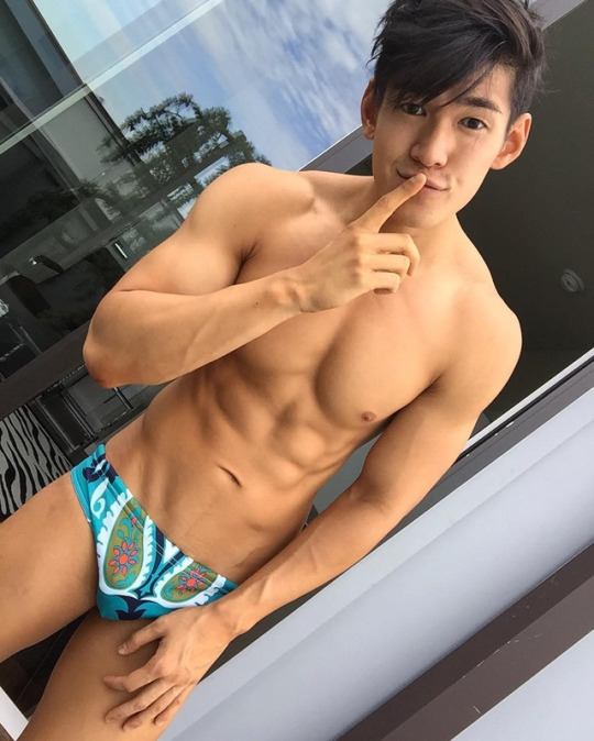 ถอดโชว์เรือนร่าง 1521