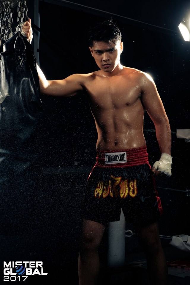 มวยไทยกับหนุ่มนานาชาติ