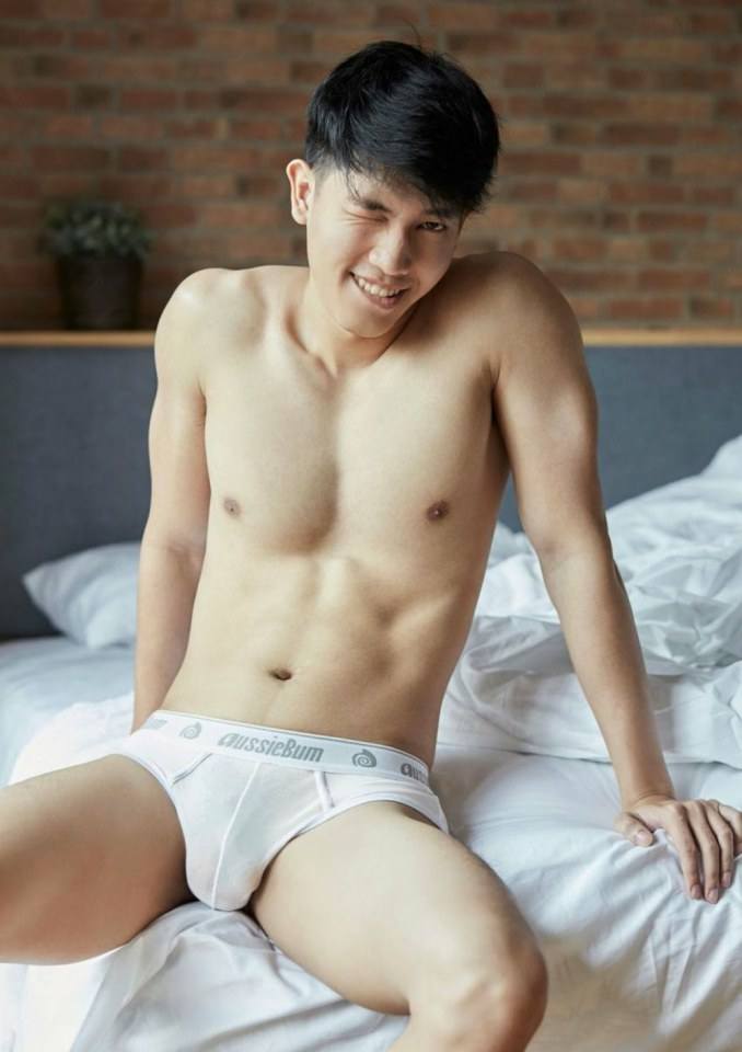 hot male 79 (18+)