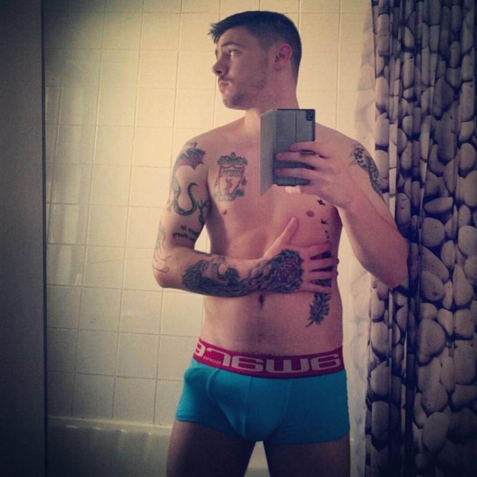 hot male 79 (18+)