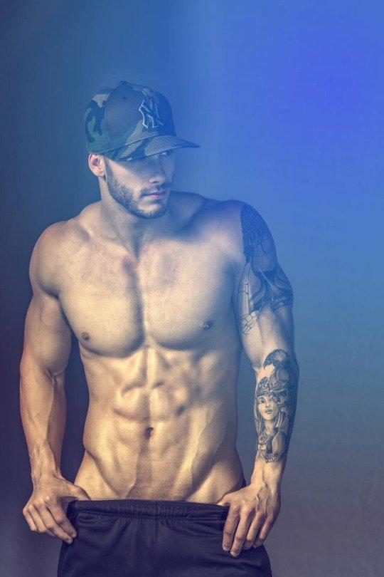hot male 79 (18+)