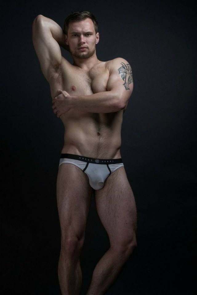 hot male 79 (18+)