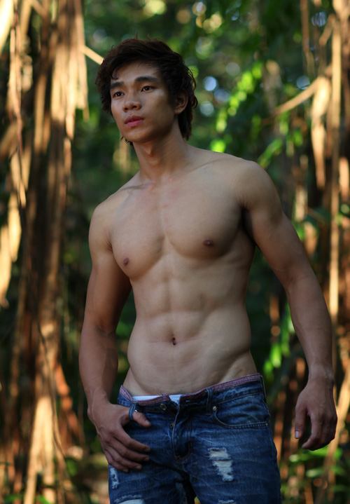 hot male 79 (18+)