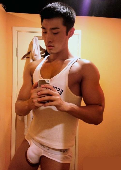 hot male 79 (18+)