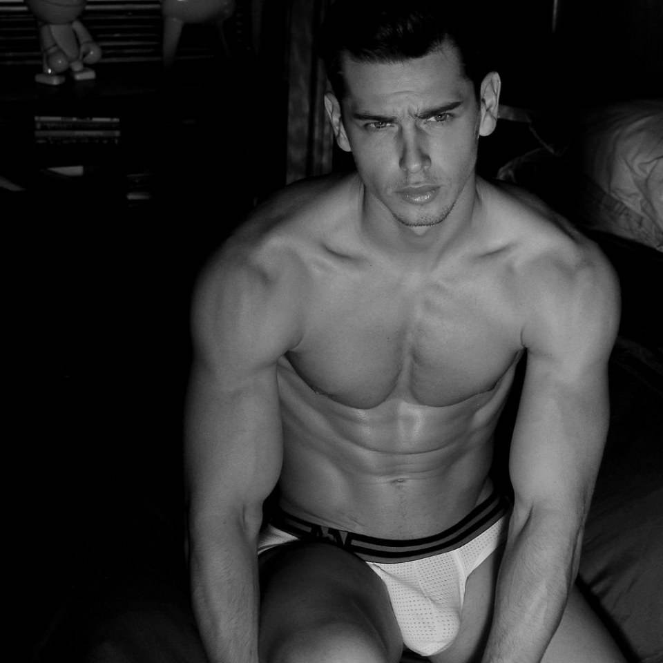hot male 79 (18+)