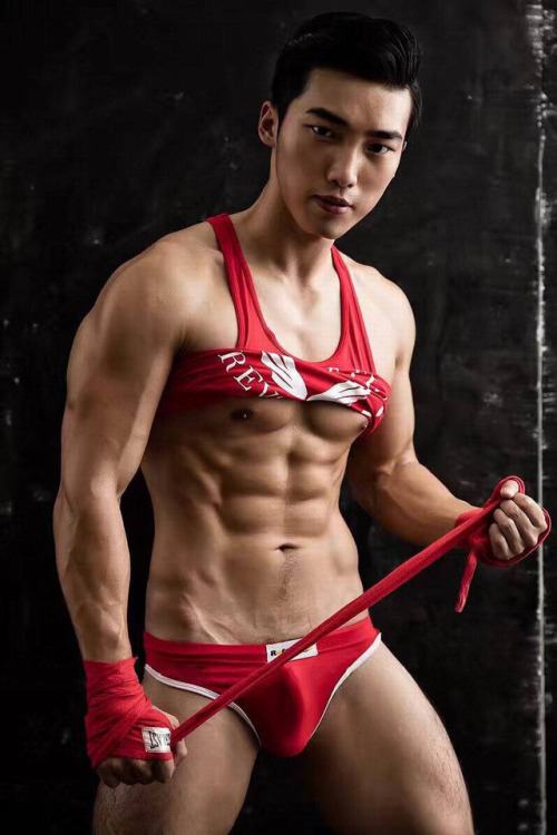 hot male 82 (18+)