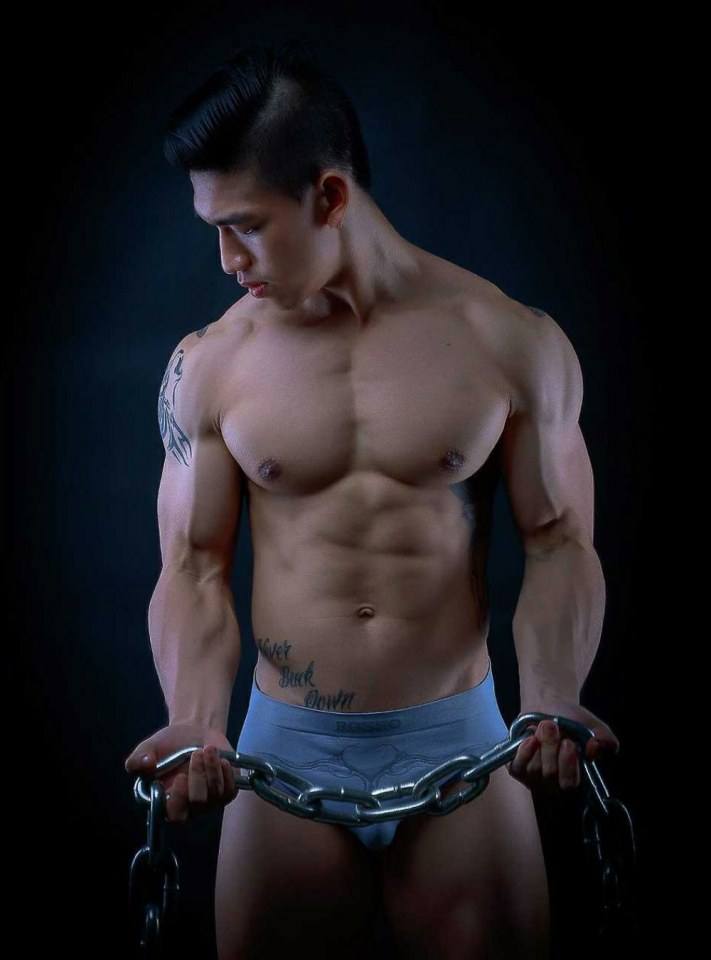 hot male 82 (18+)