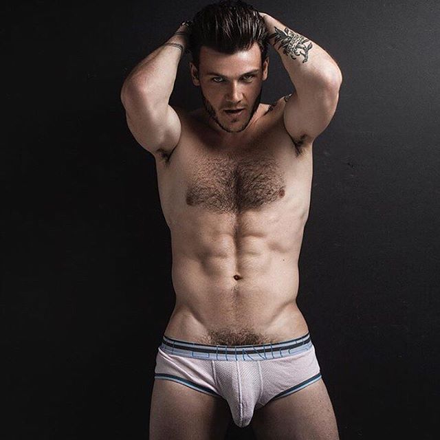 hot male 84 (18+)
