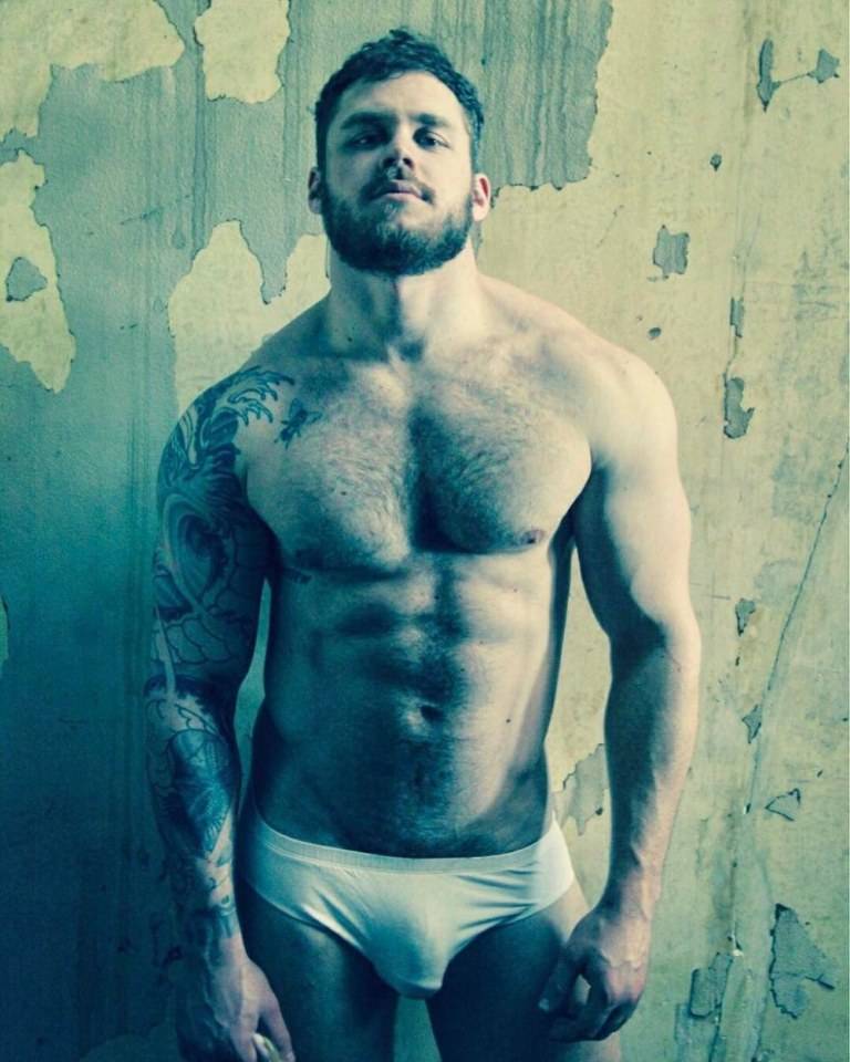 hot male 84 (18+)