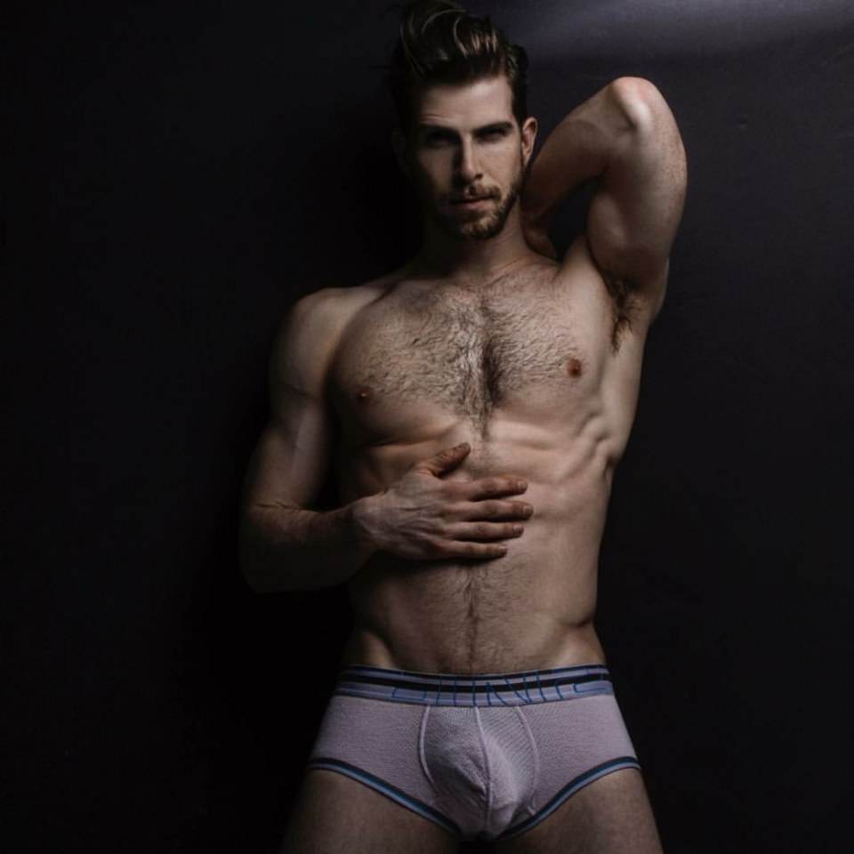 hot male 84 (18+)