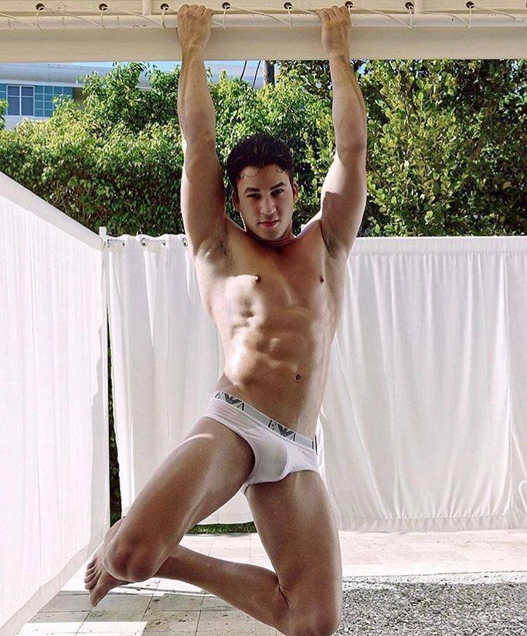 hot male 84 (18+)