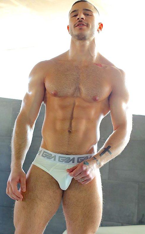 hot male 85 (18+)