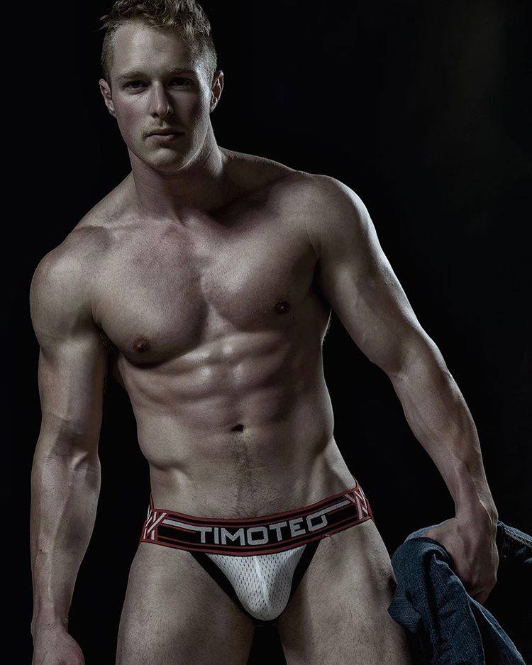 hot male 85 (18+)