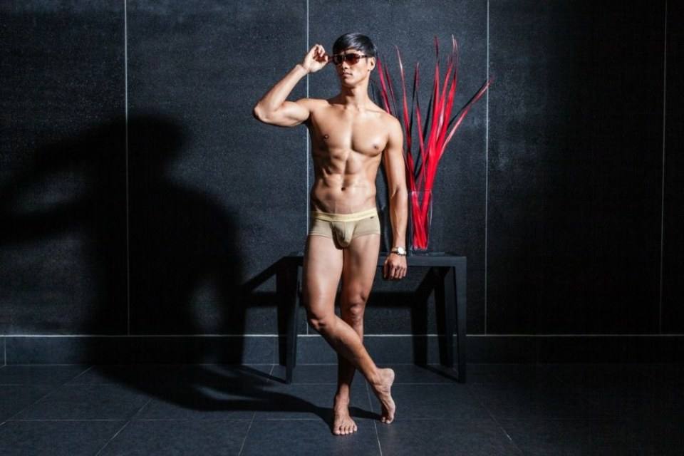 hot male 86 (18+)