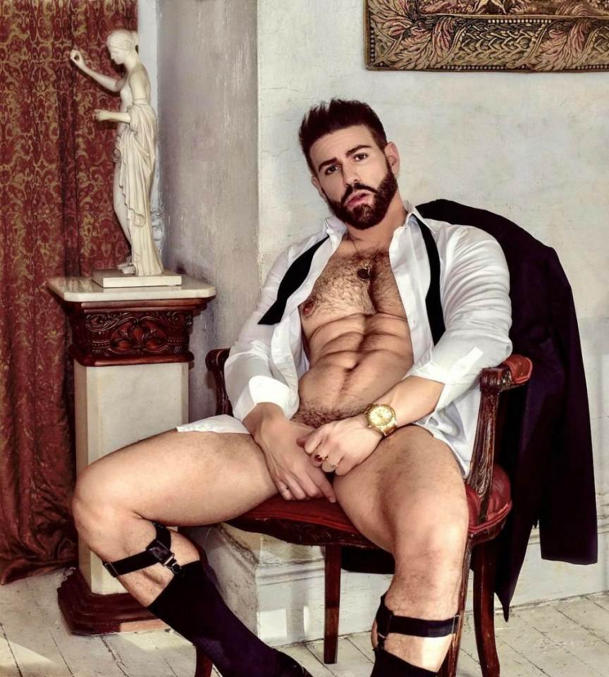 hot male 89 (18+)