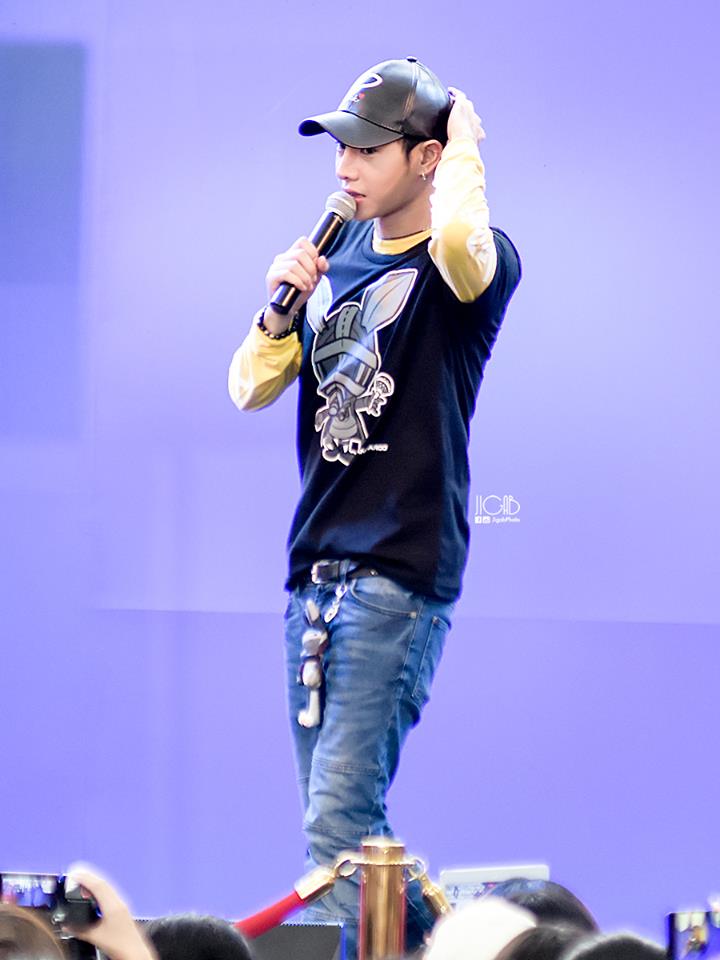 รวมรูปคุณหลวงผลิตในงาน OPPO ที่ Centralworld