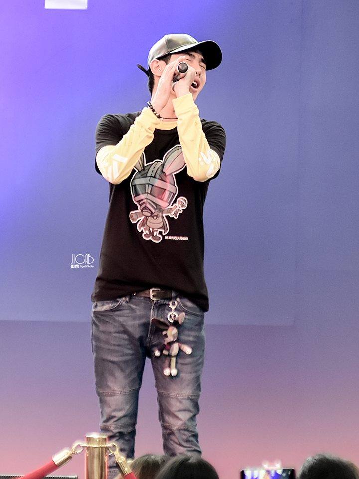 รวมรูปคุณหลวงผลิตในงาน OPPO ที่ Centralworld