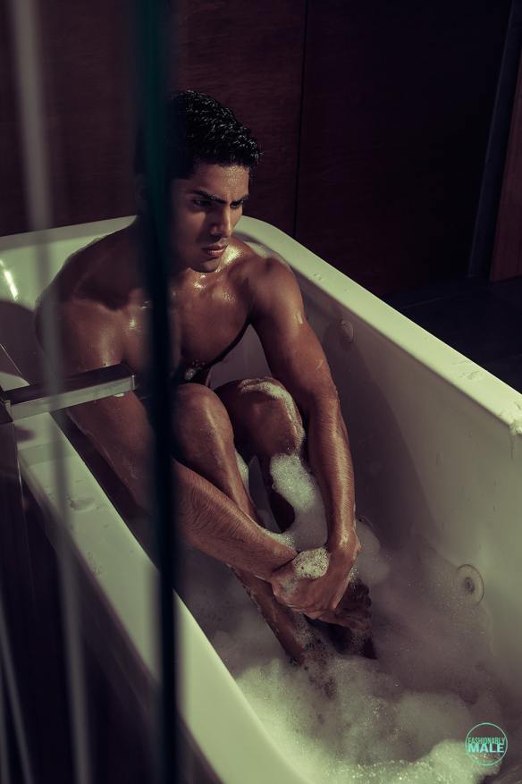 มาปลุกนายแบบDany Pe&ntilde;a จากประเทศเปรูให้ตื่น แล้วพาเขาไปแช่น้ำอุ่นกันเถอะ