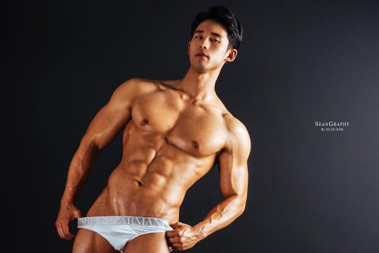 hot male 94 (18+)