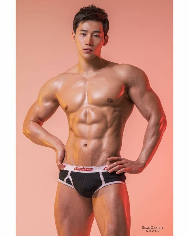 hot male 94 (18+)