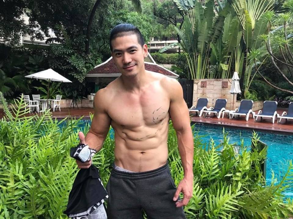 อกแน่นอยากลูบไล้