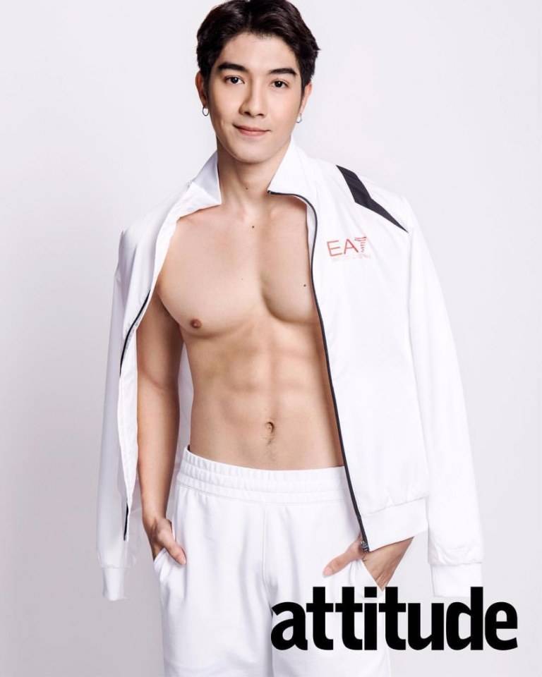 อกแน่นอยากลูบไล้