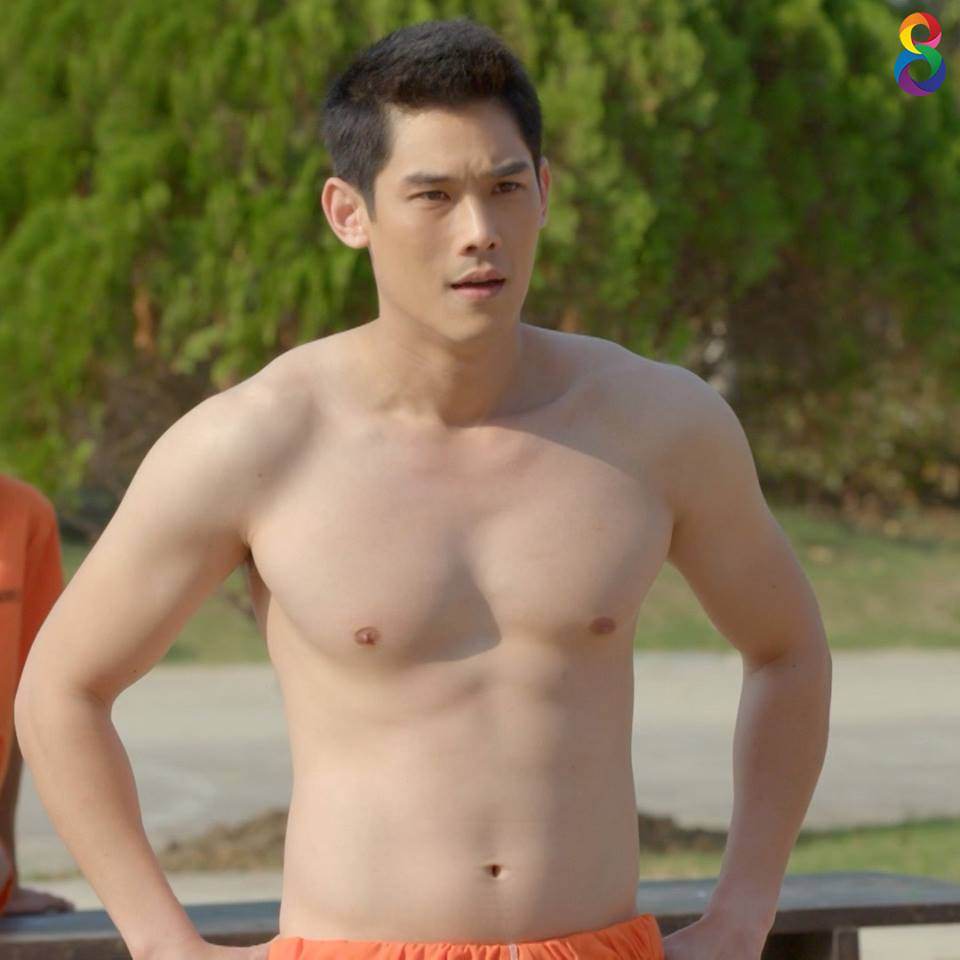 อกแน่นอยากลูบไล้
