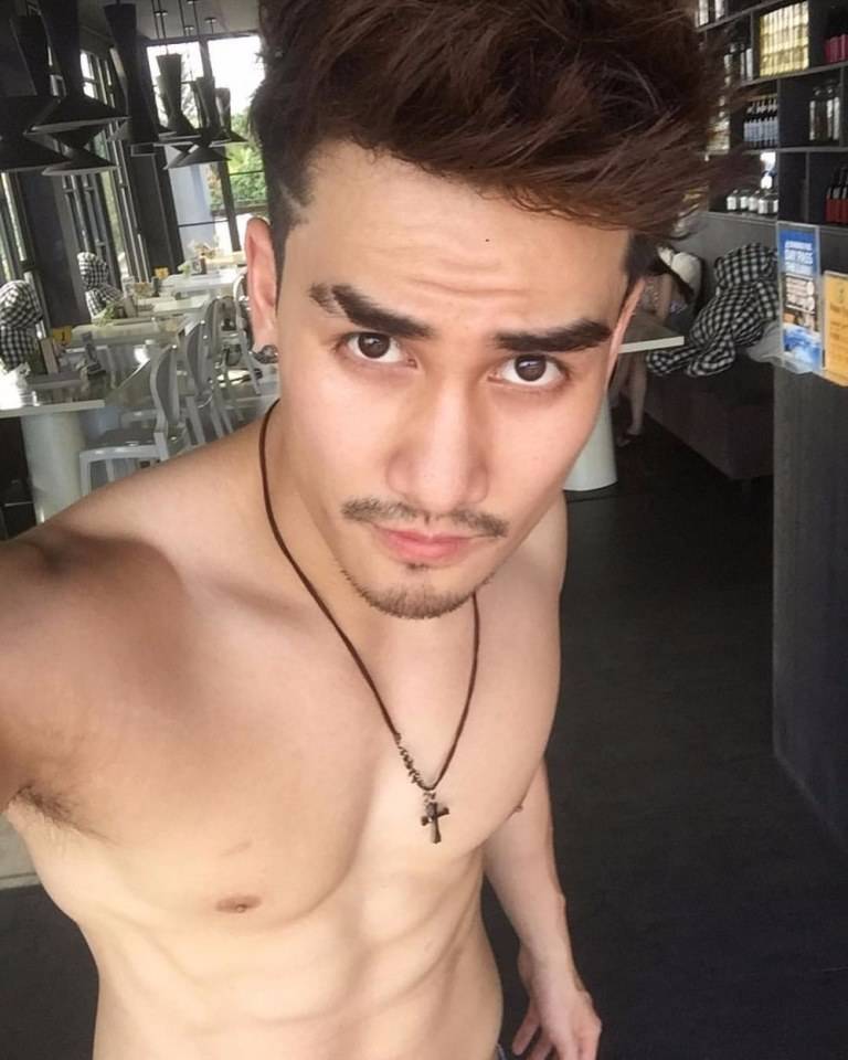 อกแน่นอยากลูบไล้