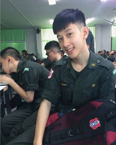 หล่อหน้าใสฟรุ้งฟริ้ง 1,867